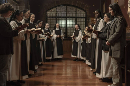 'Los Domingos' es inabarcable, polémica y fabulosa. Una maravilla que cimenta a Alauda Ruiz de Azúa como la voz más definitoria de su generación 