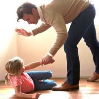 Los azotes no funcionan y son perjudiciales para los niños, concluyen tras 50 años de investigación