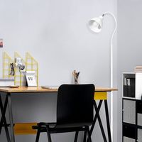 Cupón de descuento de 10 euros en la lámpara de pie Aglaia con bombilla Led: se queda en 29,99 euros en Amazon tras aplicarlo 