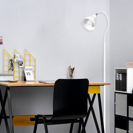 Cupón de descuento de 10 euros en la lámpara de pie Aglaia con bombilla Led: se queda en 29,99 euros en Amazon tras aplicarlo