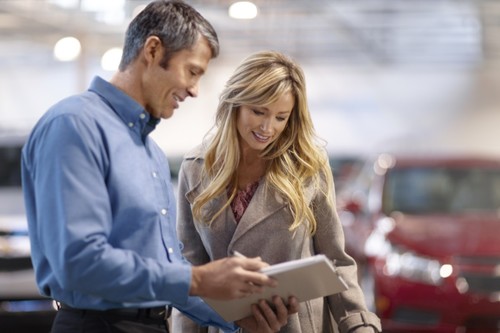 ¿Compraste un auto nuevo? No se te olvide revisar esto antes de salir de la agencia