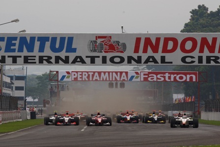 Sébastien Buemi gana su primera carrera de GP2 en los despachos