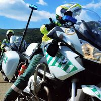 Los consejos de la Guardia Civil para levantar una moto: así alzan una BMW RT de casi 300 kilos sin esfuerzo