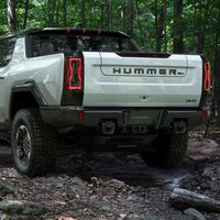 Autos caros, refacciones caras: más de 60 mil pesos por una sola calavera del Hummer EV