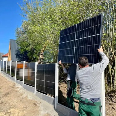 A China produziu tantos painéis solares que quebrou uma regra histórica: esqueça os telhados, a solução barata agora é colocá-los em outro lugar 