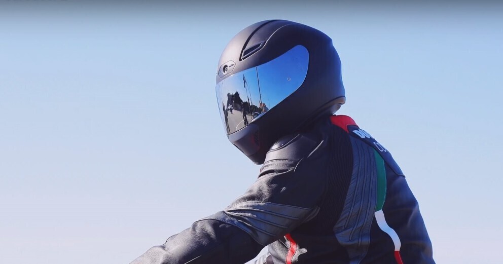 El casco de tu moto tiene fecha de caducidad, y más vale que no te pases de la fecha