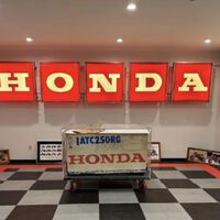 Guardó esta ridícula joya de Honda en cajas hace 40 años. Se ha hecho casi rico vendiéndola, pero es una trampa mortal