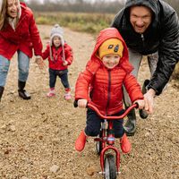 Cuatro cosas que hacen los padres en la crianza de los niños neerlandeses, los más felices del mundo