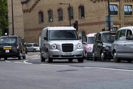 Furgoneta electrica london taxi LEVC