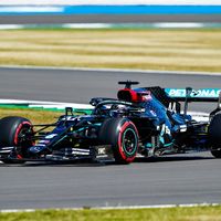 Lewis Hamilton celebra el 70 aniversario de la Fórmula 1 marcando el mejor tiempo en Silverstone