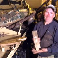 Compró un tanque por eBay y se encontró más de 2 millones en oro escondido en el depósito, pero se arrepiente: "La vida no es justa"