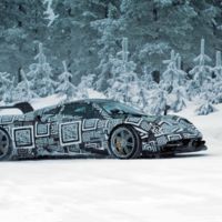 Siéntate y disfruta del Pagani Huayra BC camuflado bailando sobre la nieve
