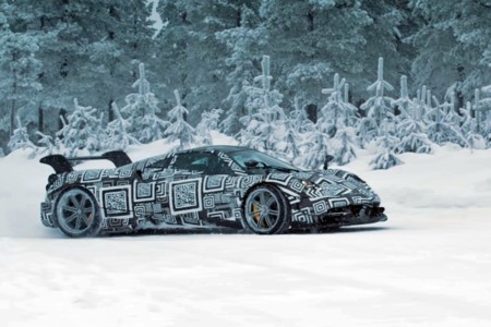 Siéntate y disfruta del Pagani Huayra BC camuflado bailando sobre la nieve