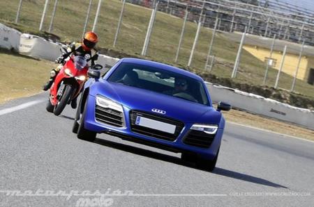 ducati_899_panigale_audi_r8_guille_cruzado
