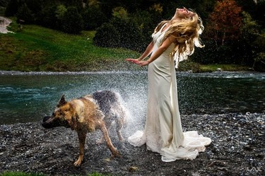 ¿Quién dijo que la fotografía de bodas era aburrida?