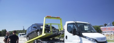 De auxiliar un coche fúnebre (féretro incluído) a las aplicaciones informáticas: así se ha reinventado el sector de las grúas
