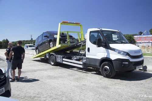 De auxiliar un coche fúnebre (féretro incluído) a las aplicaciones informáticas: así se ha reinventado el sector de las grúas