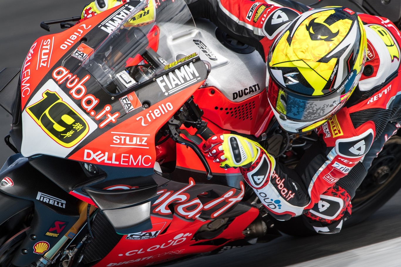 ¡Demoledor! Álvaro Bautista arrasa en Superbikes llevándose su primera victoria en Phillip Island