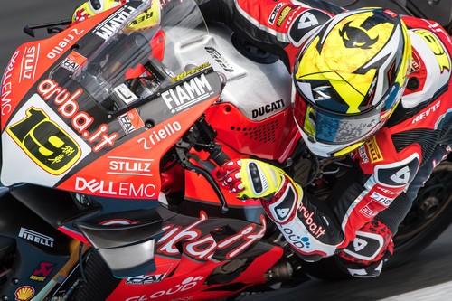 ¡Demoledor! Álvaro Bautista arrasa en Superbikes llevándose su primera victoria en Phillip Island