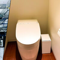 Toto era una discreta empresa japonesa de WC. Ahora ha descubierto literalmente oro: fabrica un componente de chips clave