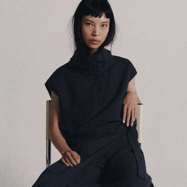 Zara diseña unas bailarinas japonesas con un toque rojo pura tendencia: los zapatos de transición más cómodos y románticos 