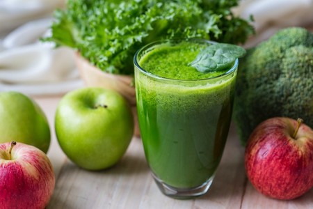 Por qué no hacer dieta detox después de las fiestas: opciones mejores y más saludables