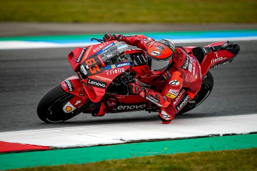 Pecco Bagnaia se confirma como el rey de las poles en Assen pero no se deshace de Fabio Quartararo