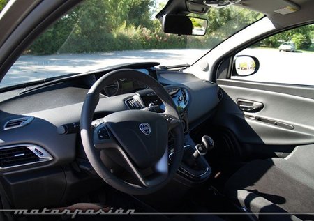 Lancia-Ypsilon-07