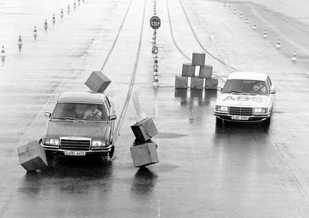 Estas son las innovaciones que la industria del automóvil le debe a Mercedes-Benz