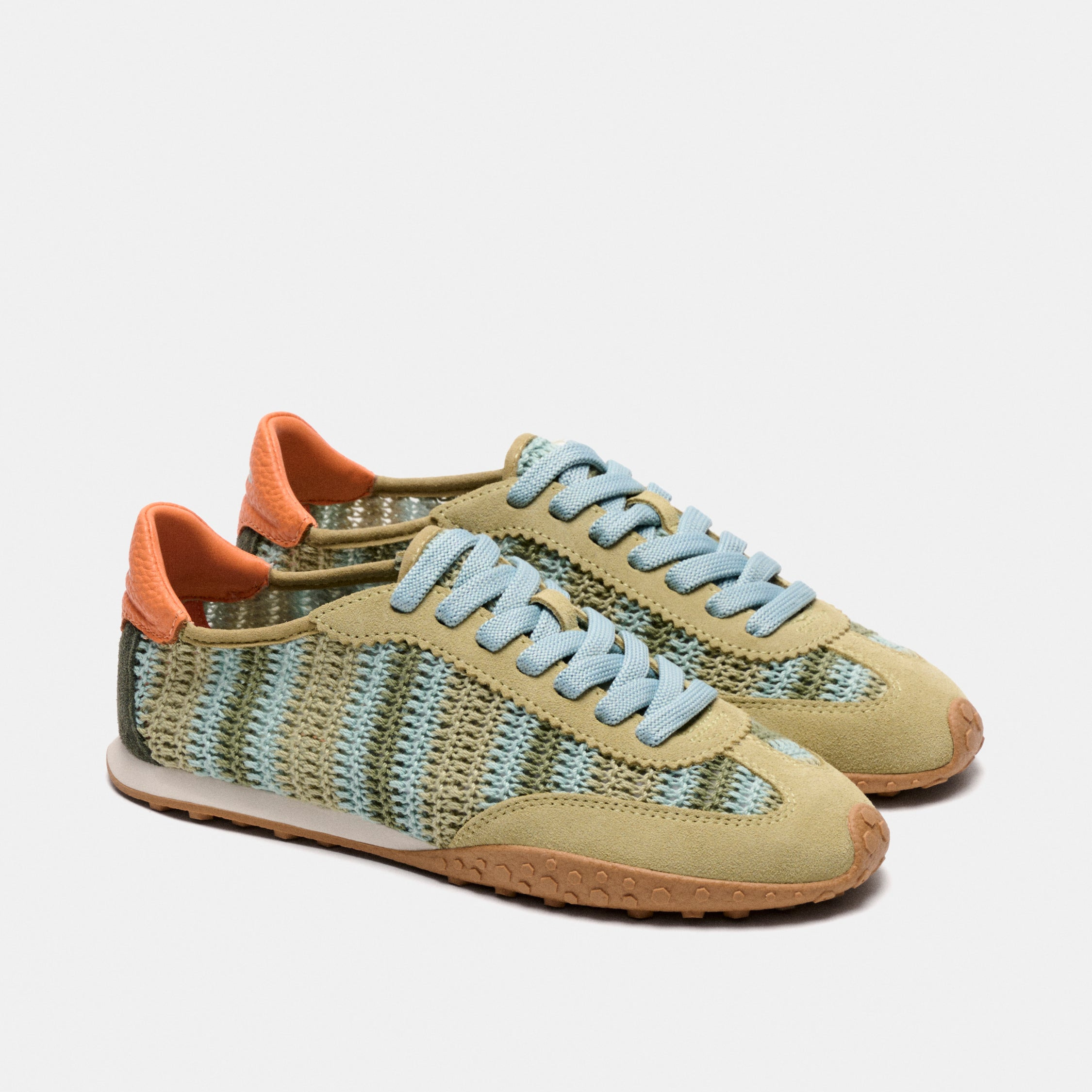 Zapatillas de mujer en piel bajas con suela de goma Hoff
