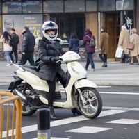 Carril moto, eliminación de elementos deslizantes pero las mismas restricciones: Madrid toma medidas