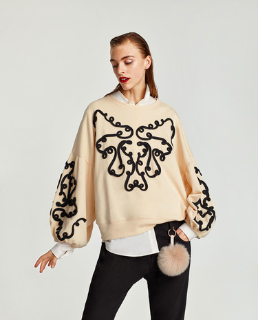 Olivia Palermo luce esta sudadera de Zara y ¡ya está agotada! 