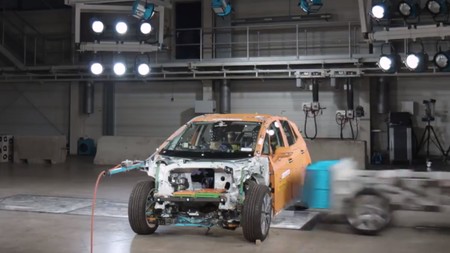 Volkswagen estrella en este vídeo el eléctrico ID.3 para mostrar su novedoso airbag lateral en el centro del coche