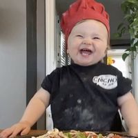 Las habilidades del chef Kobe, de solo un año, nos han enamorado y a sus más de 900.000 seguidores en Instagram