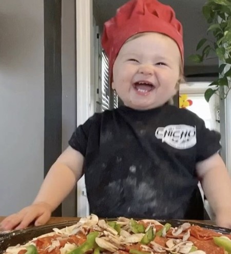 Las habilidades del chef Kobe, de solo un año, nos han enamorado y a sus más de 900.000 seguidores en Instagram