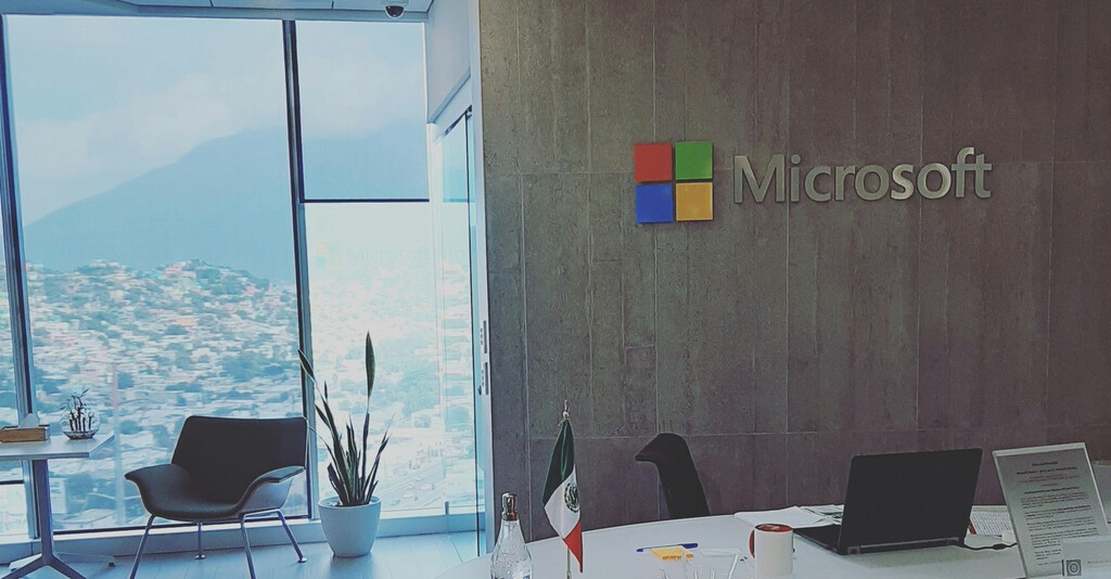 "Cuando las personas trabajan juntas prosperan": Microsoft obliga volver a la oficina y echa por tierra el marketing de Teams 