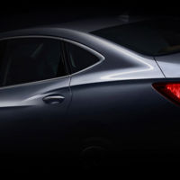 El Buick Verano se deja ver en la oscuridad antes de Shanghái