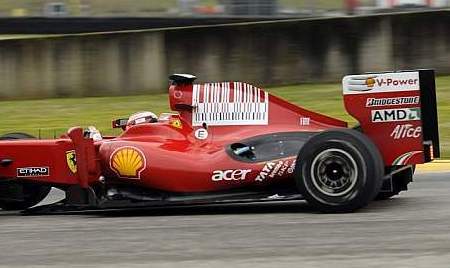 Ferrari modifica los polémicos escapes traseros del F60