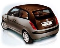 Lancia contra lo feo