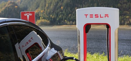 Tras años incumpliendo con la GPL, Tesla libera el código fuente de algunas de sus tecnologías