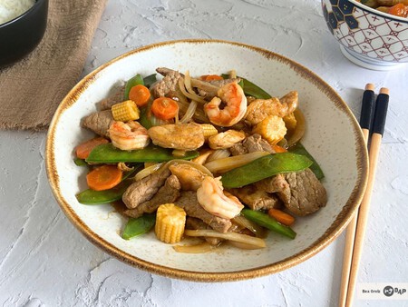 Receta de familia feliz china, el salteado de mar y montaña que lo mezcla todo