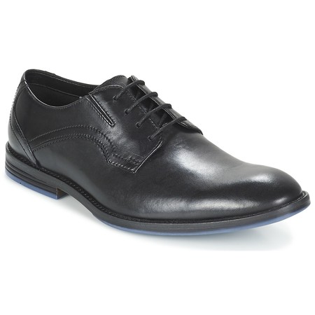 ¿Tienes comuniones o bodas pendientes? los zapatos Clarks Prangley Walk están por 48 euros en Amazon