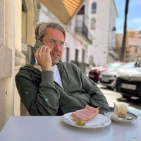 Máximo Huerta, periodista: "Ni aguacate ni huevos benedict. Desayuno en el bar de mi pueblo" 