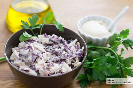 Ensalada de col lombarda con mayonesa vegana. Receta