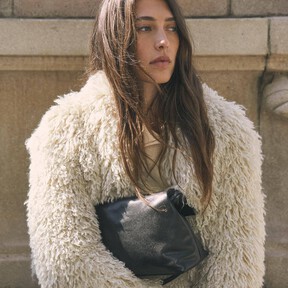 Clarks arrasa con los zapatos de piel color marfil híper calentitos y muy elegantes