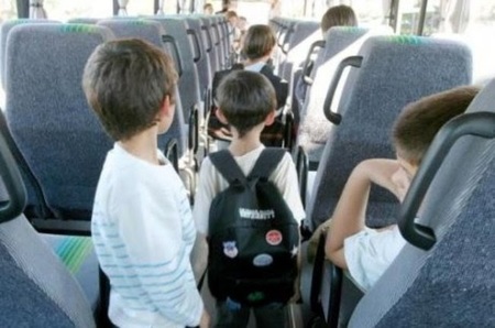 ¿Son seguros los autocares escolares?