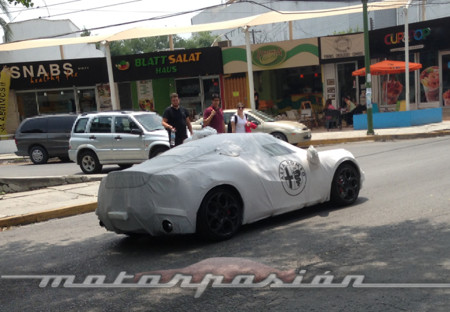 ¡Espiado! El Alfa Romeo 4C ya rueda en México dentro de su envoltura