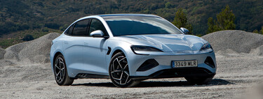 La china BYD también quiere adelantar por la derecha a Tesla con su propio sistema de conducción autónoma que llega ya a sus coches. Y no lo llevarán solo los más caros