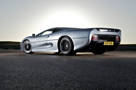 11 cosas que seguramente no sabías del Jaguar XJ220