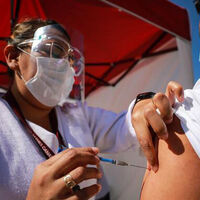 Cómo obtener tu certificado de vacunación contra COVID por WhatsApp en México